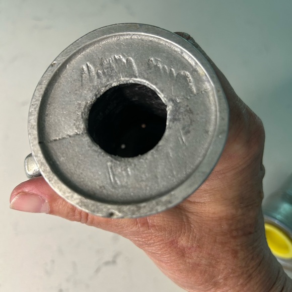 Vtg. Pewter Medieval Tavern Salt & Pepper Shakers “Country Ware 1976” 800 - Picture 7 of 12